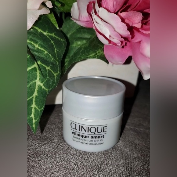 Clinique 3 Piece Skin Care - Picture 3 of 4